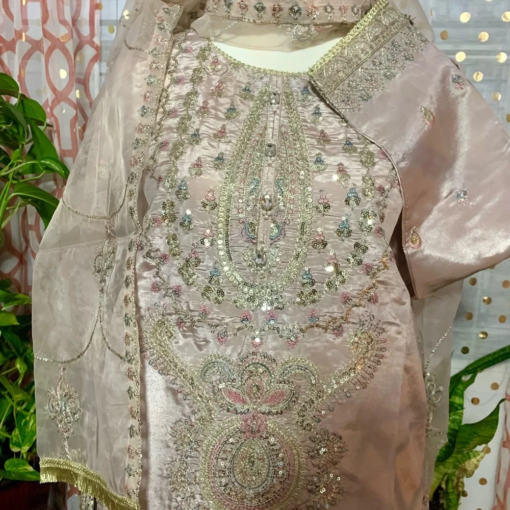 Elegant Embroidered Pink Outfit Plazzo Set - Picture 3 of 6